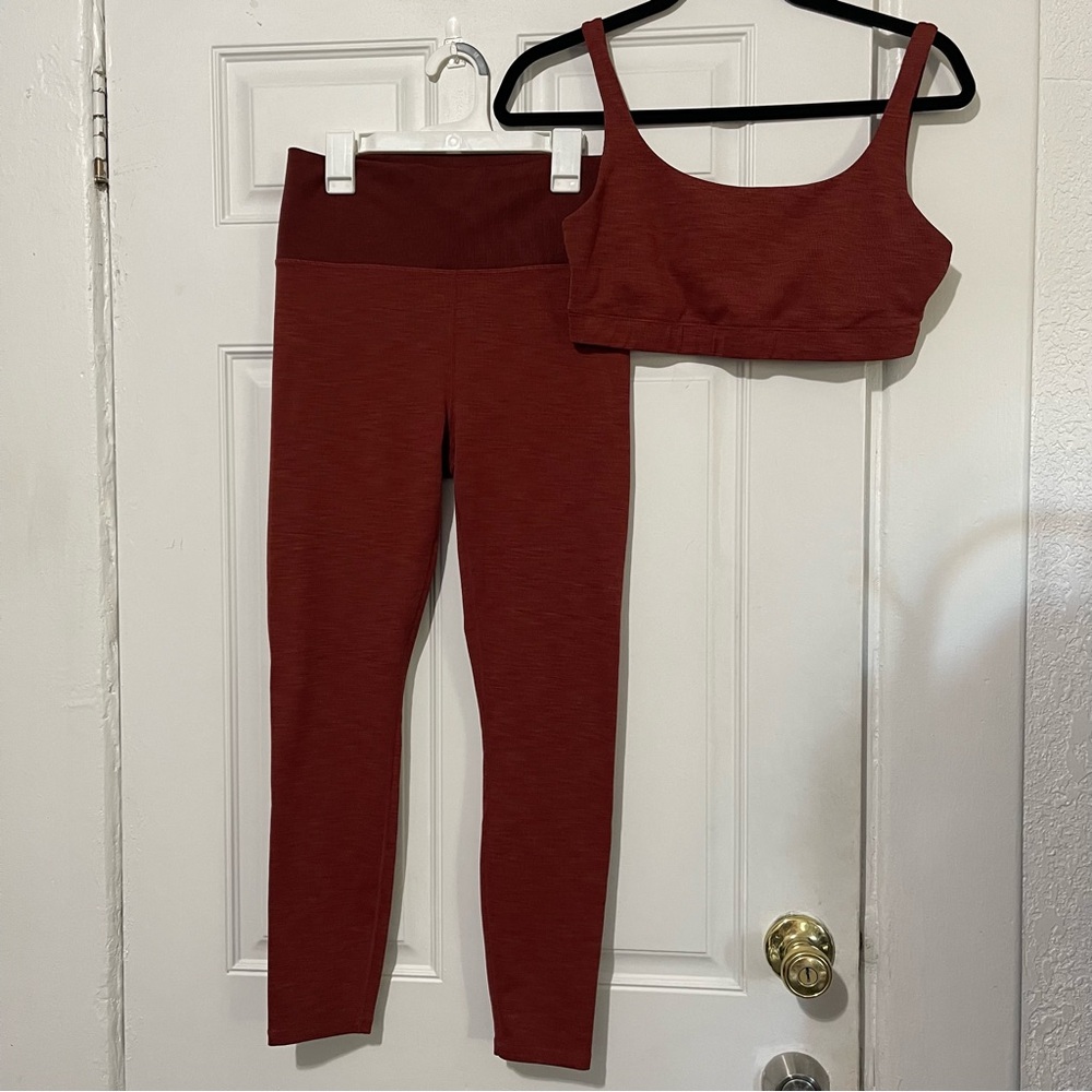 Vuori Women's Rust Red Seamless Leggings & Sports Bra Set - Picture 2 of 13
